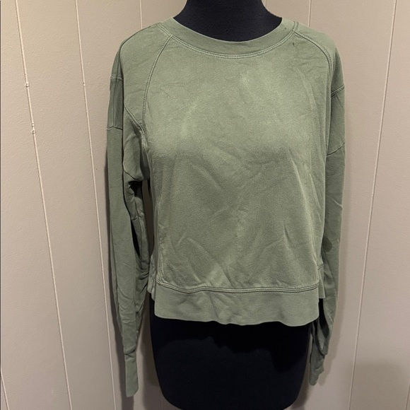 Sweaty Betty After Class Crop Sweatshirt - Willow Green. Size 4-6 (small). - Picture 6 of 9